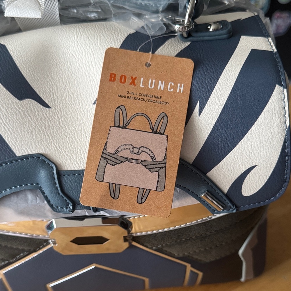 Her Universe Ahsoka Tano Crossbody and Mini Backpack - Picture 4 of 15